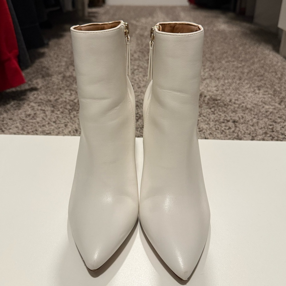 Madden Girl Flexx 6.5 white bootie